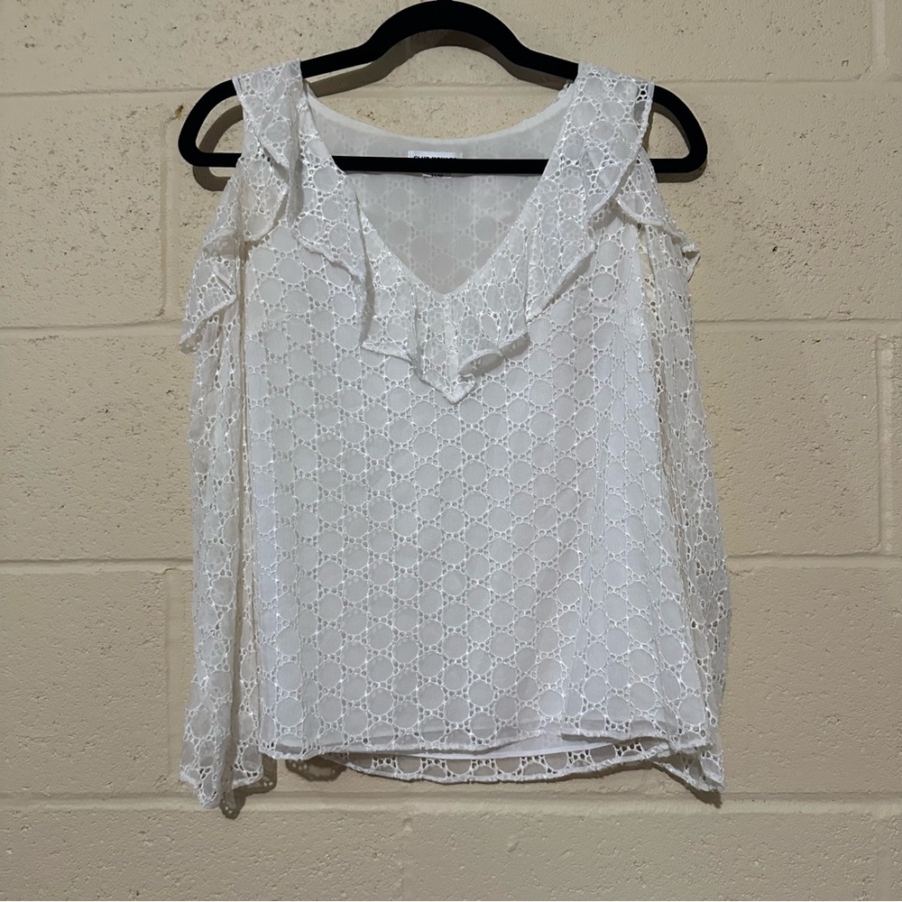 Club‎ Monaco women’s white lace like shirt flared sleeves long sleeves luxury